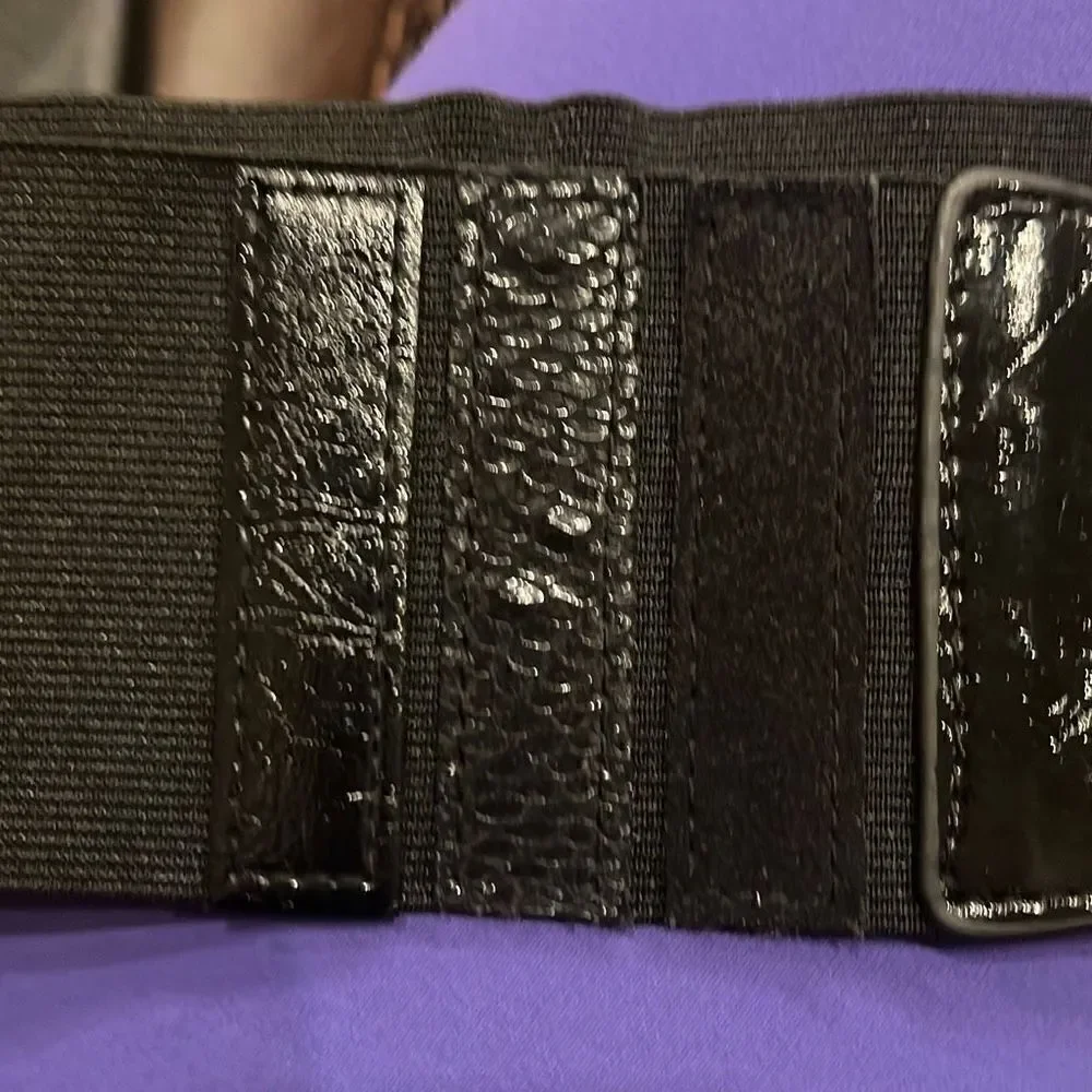 Kohls NWT wide Black stretch belt, elastic waist hook strap size M/L